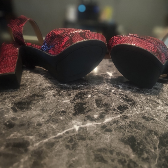 JESSICA SIMPSON NAENIA ANKLE  PLATFORM RED & BLACK SIZE 7 HEELS - Picture 6 of 7